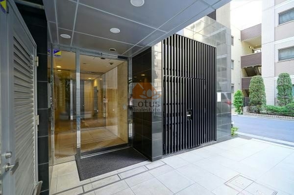 レジデンシャルスター浅草エントランス１｜浅草ひさご通り商店街に面した立地です。