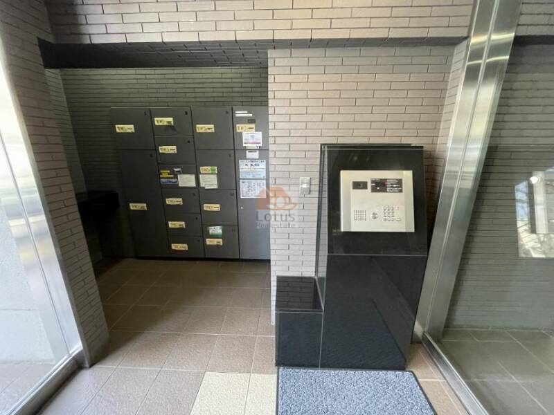 ルイシャトレ荻窪エントランス２｜エントランスにはオートロックがあり安心です。