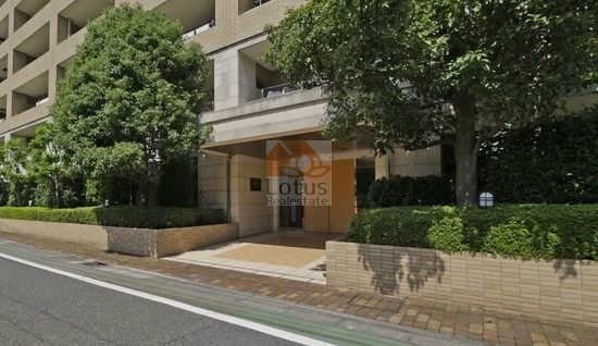 世田谷烏山ガーデンハウスエントランス１｜周辺は静かな住宅街です。