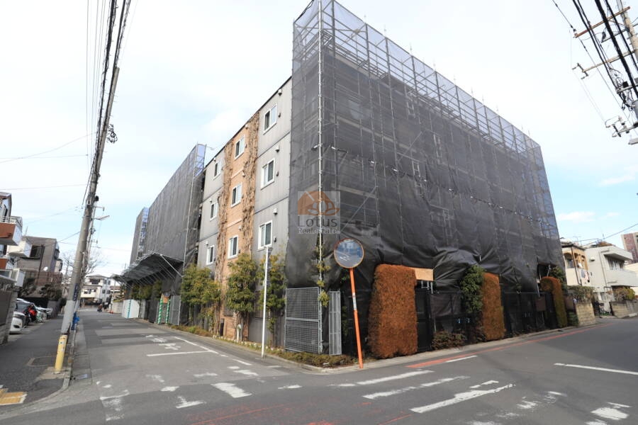 リリーベル葛飾鎌倉サーモス外観2｜外観（2022年2月ごろの大規模修繕の様子）です。