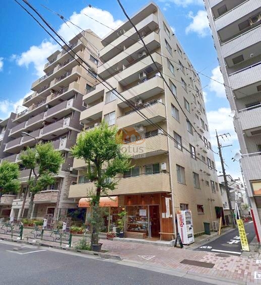 ライオンズマンション三軒茶屋第３外観２｜ライオンズマンション三軒茶屋第３は昭和58年築、８階建てのマンションです。