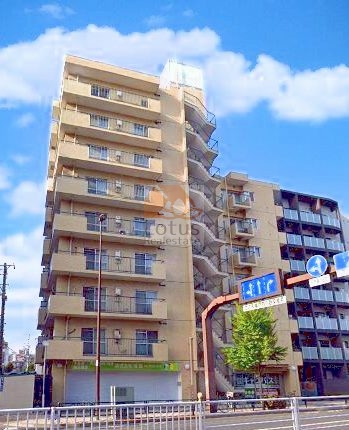 キャッスルマンション亀戸外観３｜キャッスルマンション亀戸は昭和58年築、9階建てのマンションです。蔵前橋通りに立地します。