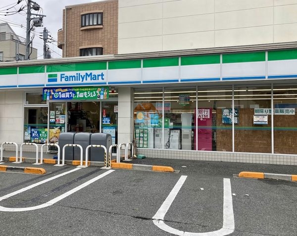 ファミリーマート 世田谷二丁目店｜徒歩１分に「ファミリーマート 世田谷二丁目店」があります。