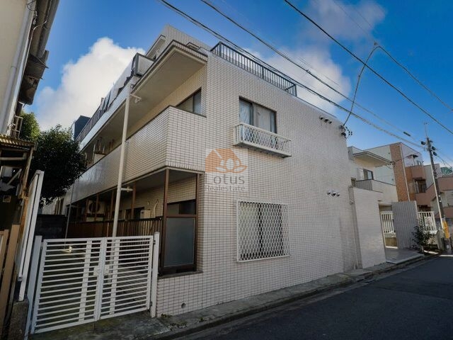 ピア中野中央外観３｜ピア中野中央は平成1年築、3階建てのマンションです。エレベーターはありません。