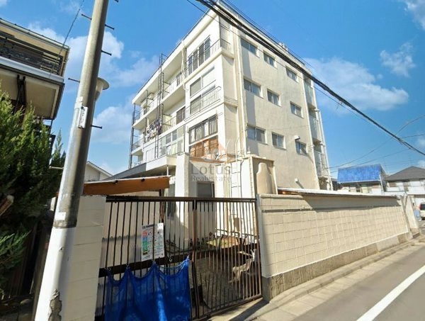 下井草コーポラス外観１ (1)｜下井草コーポラスは昭和38年築、4階建てのマンションです。エレベーターはありません。敷地内にトランクルームがあります。