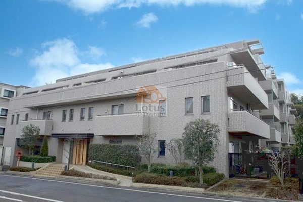 リビオ千歳烏山クリアフラット外観１｜リビオ千歳烏山クリアフラットは平成14年築、4階建てのマンションです。