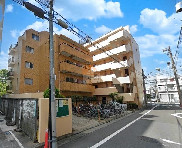 ライオンズマンション新中野外観３｜ライオンズマンション新中野は昭和57年築、6階建てのマンションです。
