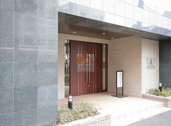 エクセレントシティ西葛西エントランス３｜エントランスは船堀街道に面しています。