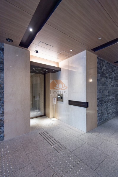 パークコート文京小石川ザタワー共用部３｜オートロック付きのシックなエントランスです。