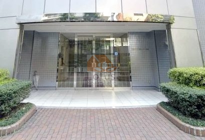 麹町クリスタルシティ西館エントランス２｜有楽町線「麹町」駅から徒歩1分です。