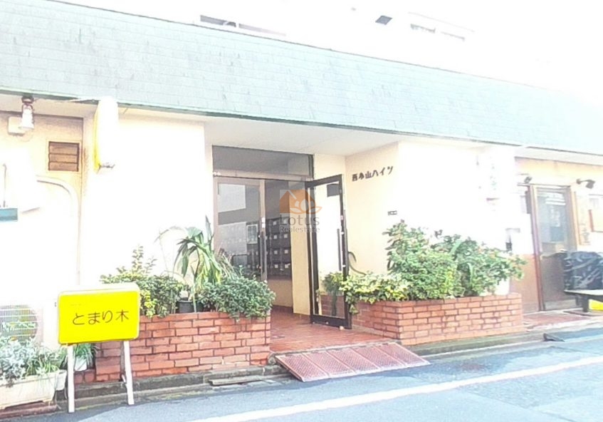 西小山ハイツエントランス２｜東急目黒線「西小山」駅から徒歩1分の立地です。