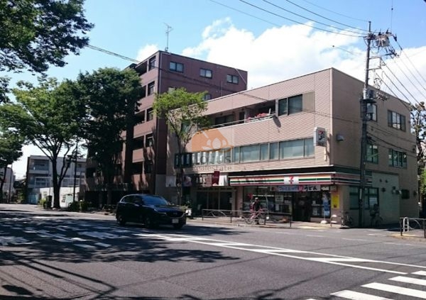 セブン-イレブン 世田谷上北沢店｜パレソレイユ上北沢は平成14年築、6階建てのマンションです。