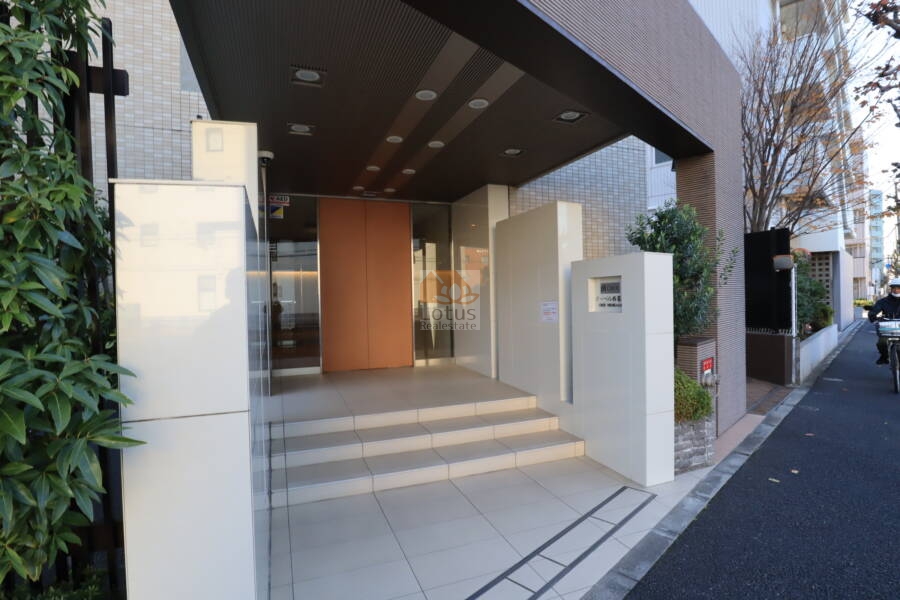 オーベル西葛西エントランス1｜エントランスは葛西橋通り側にあります。