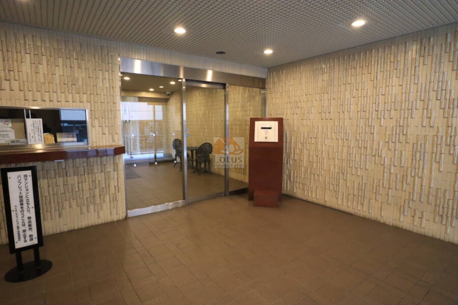 ライオンズマンション南千住共用部1｜オートロック付きです。