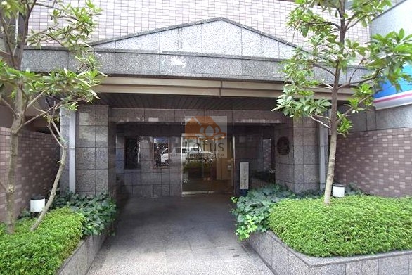 ルピナス赤坂乃木坂_エントランス2｜エントランスは赤坂通りに向いています。
