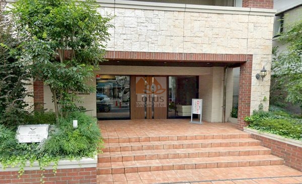 グローベルザ・ガーデン新宿西落合エントランス１｜管理体制良好です。周辺は閑静な住環境です。