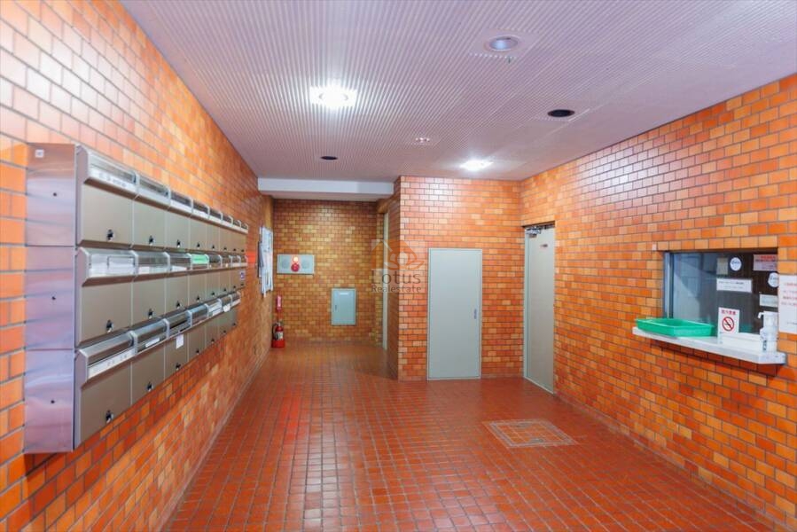 カーサ神保町共用部１｜半蔵門線他「九段下」駅、総武線他「水道橋」駅も利用できます。
