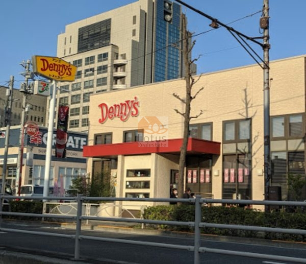 デニーズ梅島店｜徒歩2分に「デニーズ梅島店」があります。