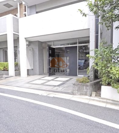 ジェイパーク本駒込エントランス｜南北線「本駒込」駅、三田線「白山」駅、三田線「千石」駅が利用できます。
