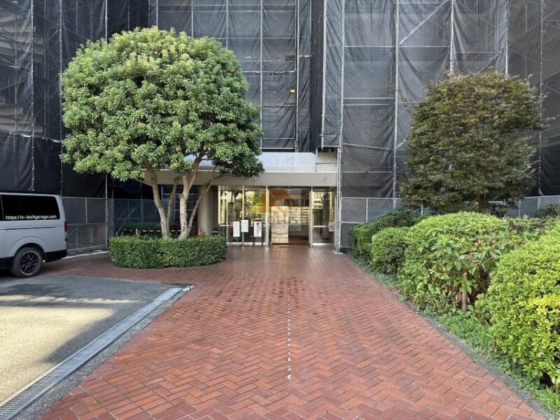下馬ハイライズエントランス１｜令和5年に大規模修繕工事を実施しました。