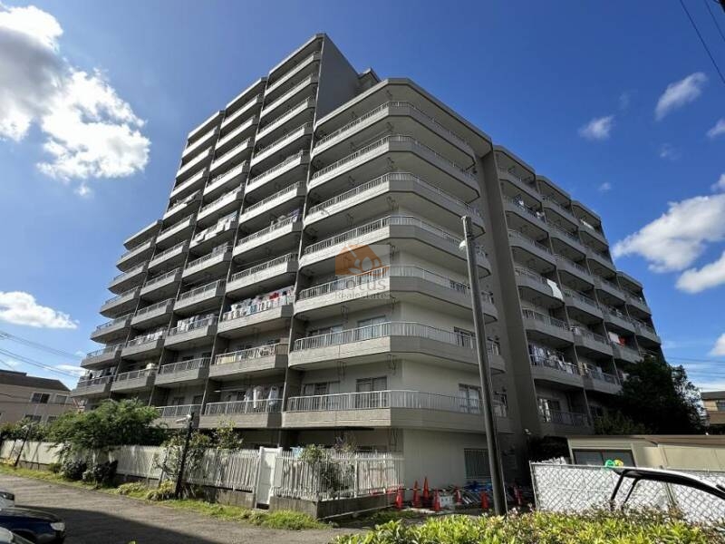 下馬ハイライズ外観５｜下馬ハイライズは、1972年（昭和47年）に建てられた12階建てのマンションです。