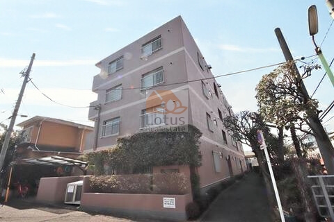コープ野村等々力は昭和56年築、4階建てのマンションです。