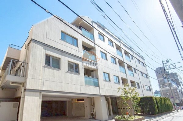 アトラス元代々木外観３｜アトラス元代々木は平成25年築、6階建てのマンションです。