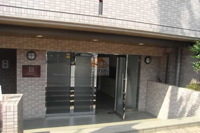 グランベル西新井エントランス｜オートロック付きです。