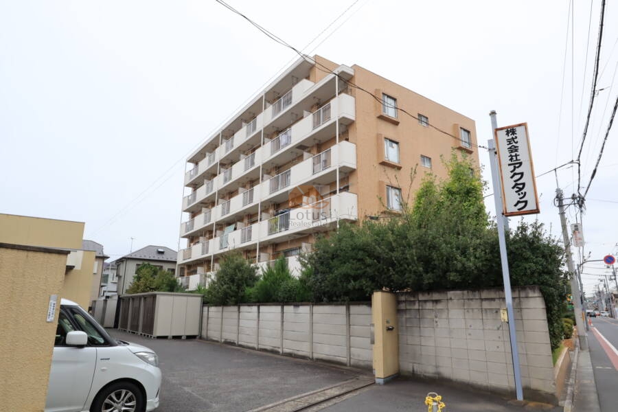 お花茶屋ローヤルコーポ外観1｜お花茶屋ローヤルコーポは昭和58年築、6階建てのマンションです。