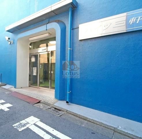 ハイツ三軒茶屋エントランス２｜玉川通りに立地します。