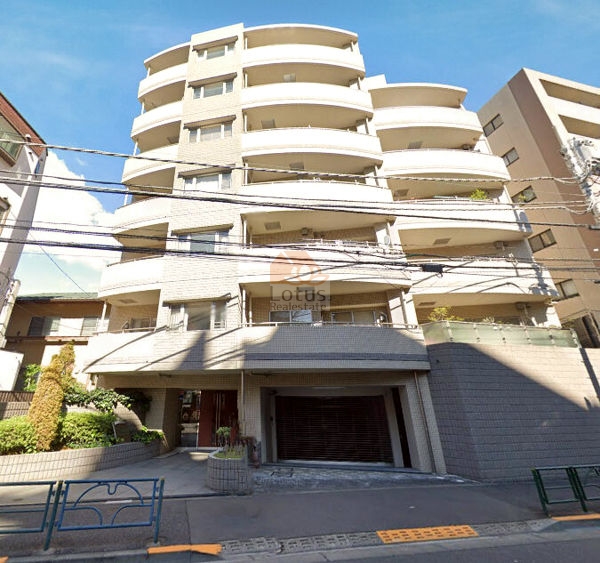 ファミールグラン本郷弥生坂外観３｜ファミールグラン本郷弥生坂は平成13年築、7階建てのマンションです。言問い通りに面して言います。千代田線「根津」駅から徒歩3分です。