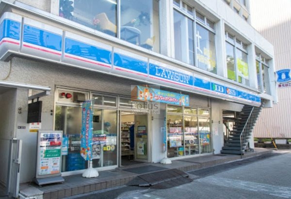 ローソン 新宿坂町店｜徒歩1分に「ローソン 新宿坂町店」があります。