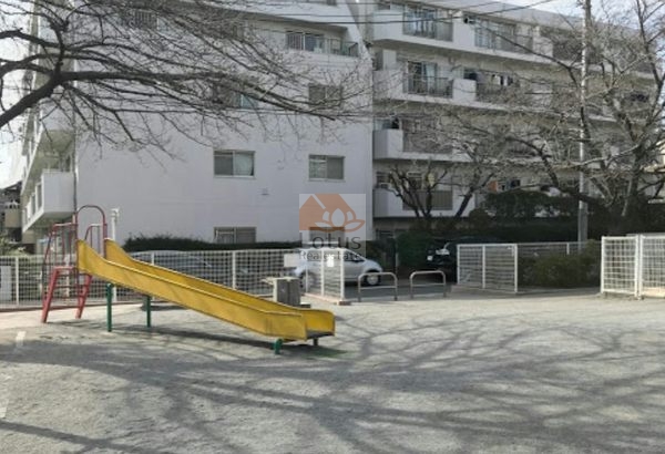 永信立花ハイツ外観４｜永信立花ハイツは、「たちばな児童遊園」に隣接しています。