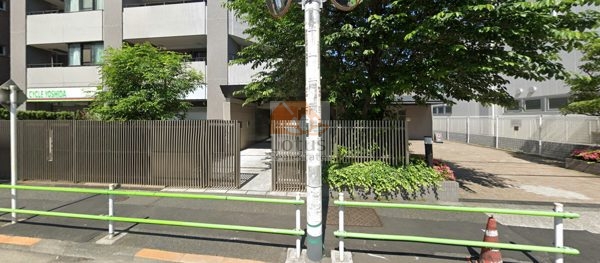 西麻布フォレストプラザエントランス１｜テレ朝通り沿いに立地します。
