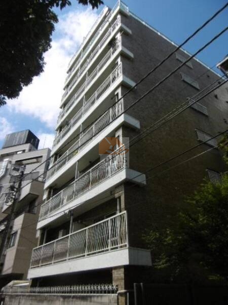 アポセント千駄ヶ谷外観2｜アポセント千駄ヶ谷の南西側は、国立能楽堂に面しています。