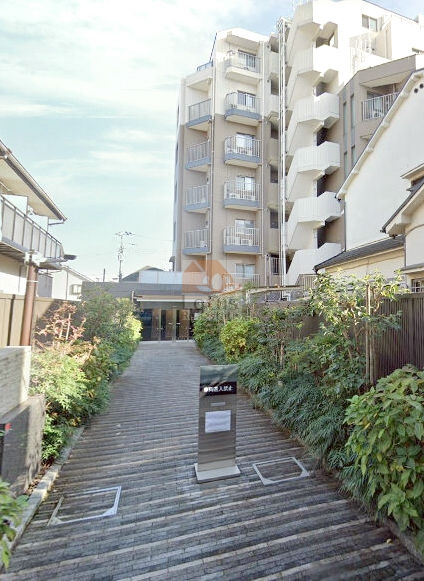 グローリオ高円寺エントランス４｜早稲田通り沿いに立地します。