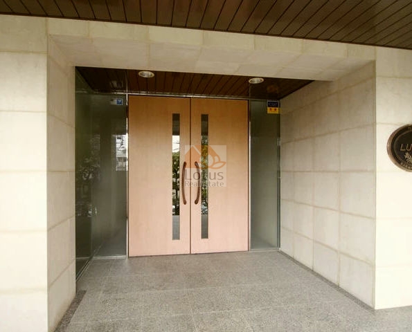 ルピナス高輪台エントランス２｜周辺は閑静な住宅街に立地します。