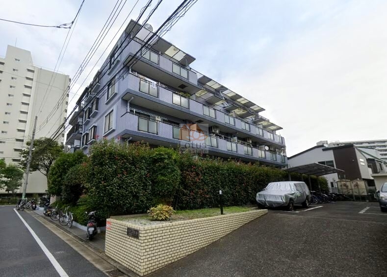 セザール第２千歳船橋外観１｜セザール第２千歳船橋は、閑静な住宅街に立地する5階建てのマンションです。
