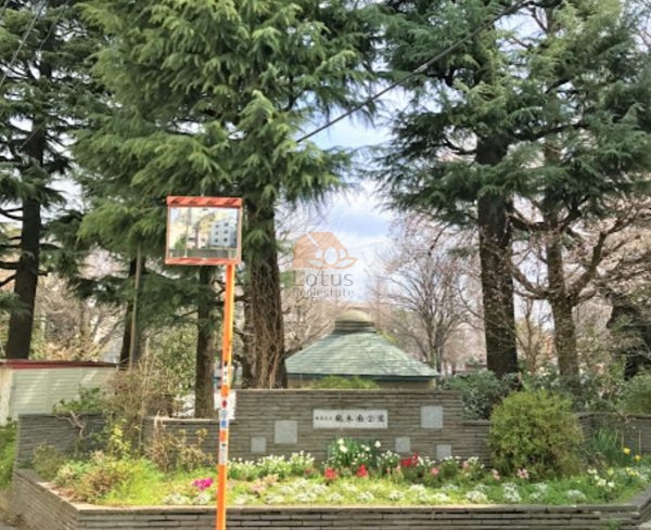 新宿区立鶴巻南公園｜徒歩2分に「新宿区立鶴巻南公園」があります。
