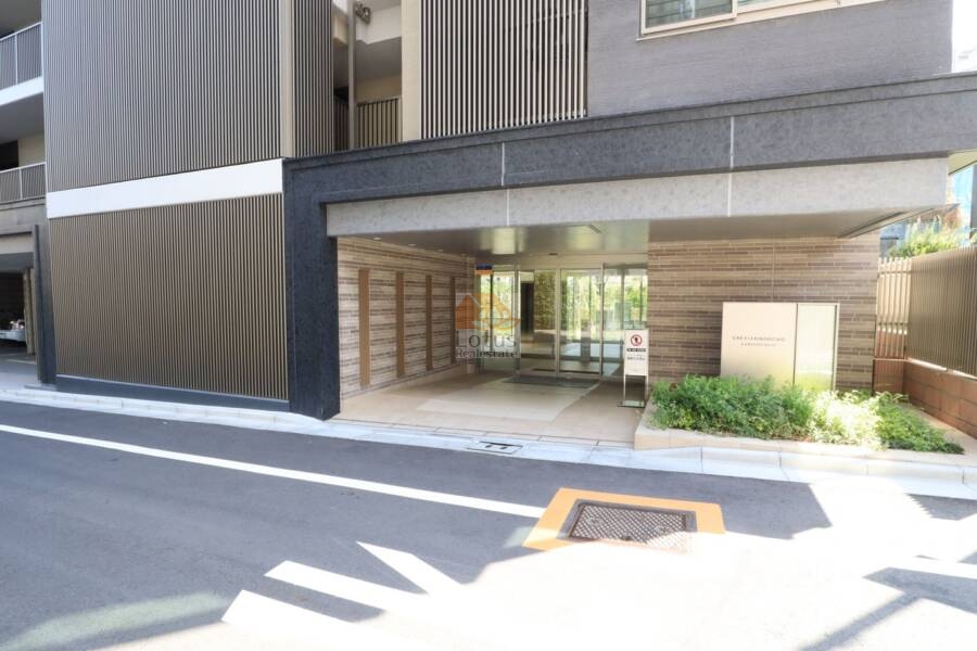 クレヴィア錦糸町ガーデンコーストエントランス1｜オートロック完備で安心です。