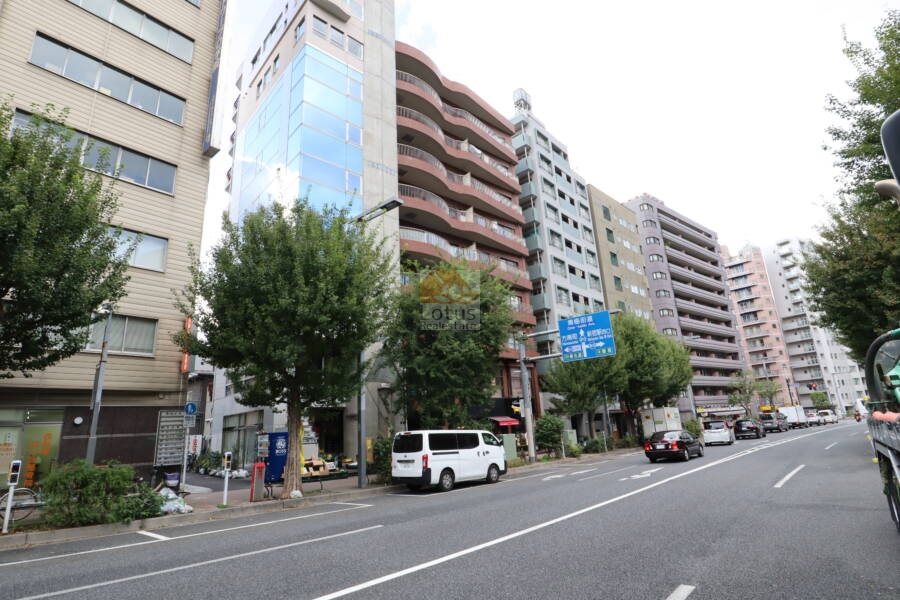 ライフコーポ土屋外観2｜十二社通りに面しています。