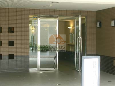 ベルモント梅島エントランス｜オートロック完備しています。