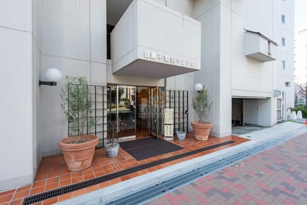 目黒不動前マンションエントランス｜山手通り沿いです。