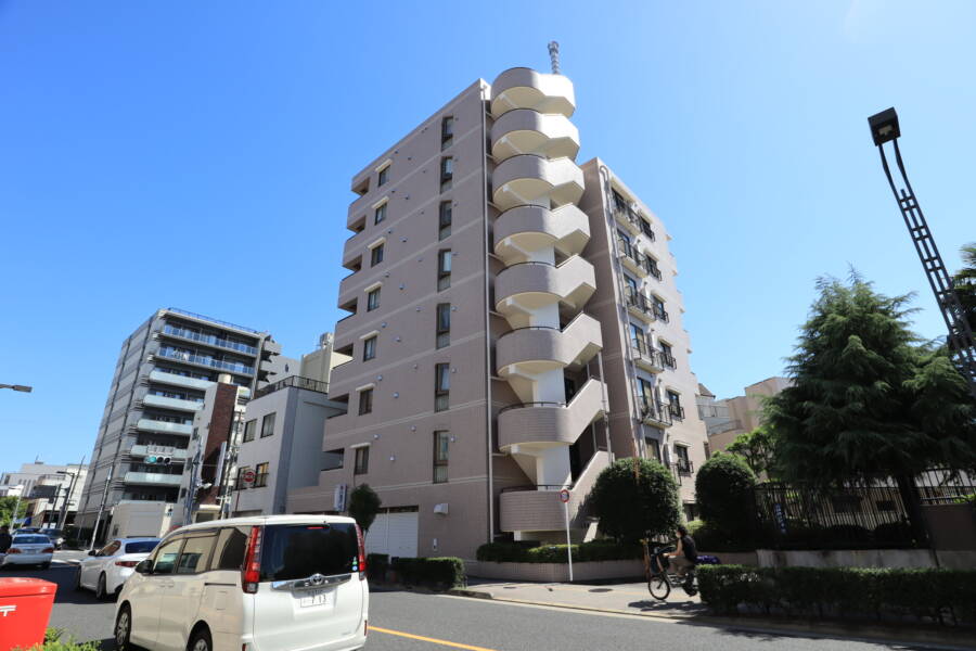 パークノヴァ向島外観1｜パーク・ノヴァ向島は平成1年築、8階建てのマンションです。