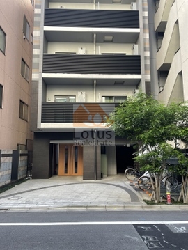 オープンレジデンシア虎ノ門エントランス１｜日比谷線「虎ノ門ヒルズ」駅、三田線「御成門」駅、山手線「新橋」駅など複数の駅・路線が利用できます。