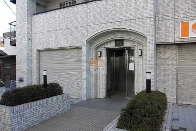モナークマンション三ノ輪エントランス｜日比谷線「三ノ輪」駅から徒歩1分です。