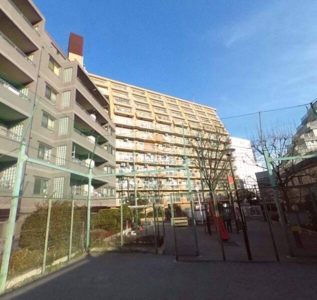 ライオンズマンション南品川外観１｜ライオンズマンション南品川は西側に品川区立横丁公園があります。