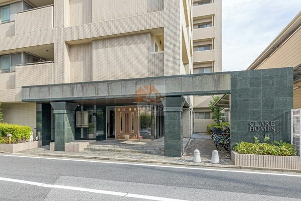 クレアホームズ金町エントランス１｜お隣には区立常盤中学校があります。