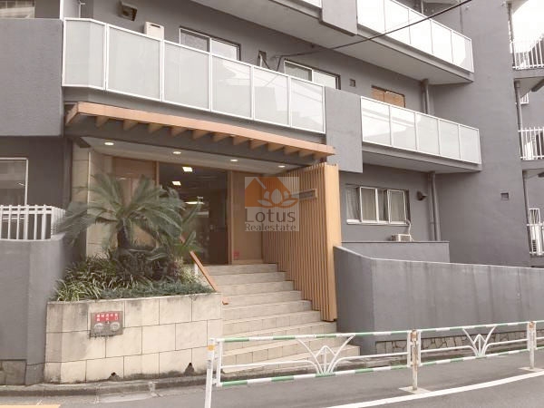 渋谷三信マンションエントランス１｜オートロック付きです。