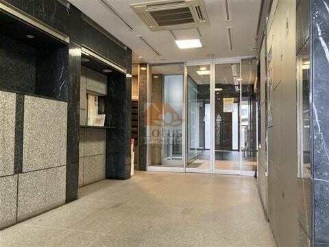 クレッセント駒沢公園パークサイドエントランス２｜オートロック、宅配ボックス完備で安心です。